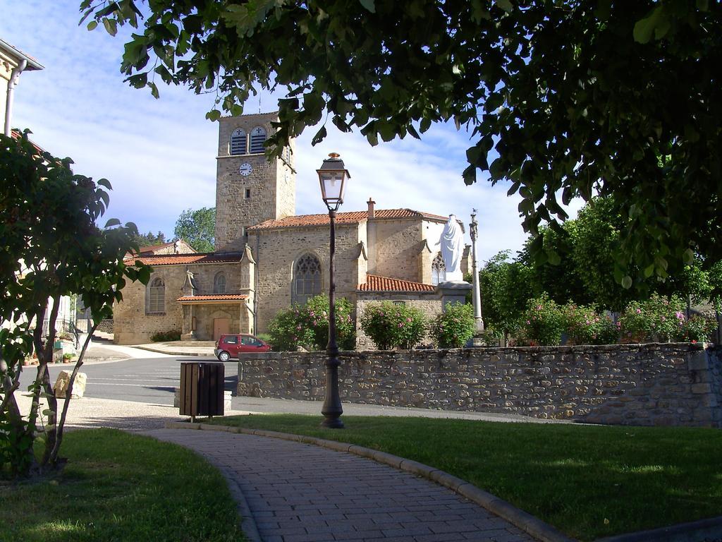 Вилла Cellier De La Fontaine Saint-Georges-en-Couzan Номер фото