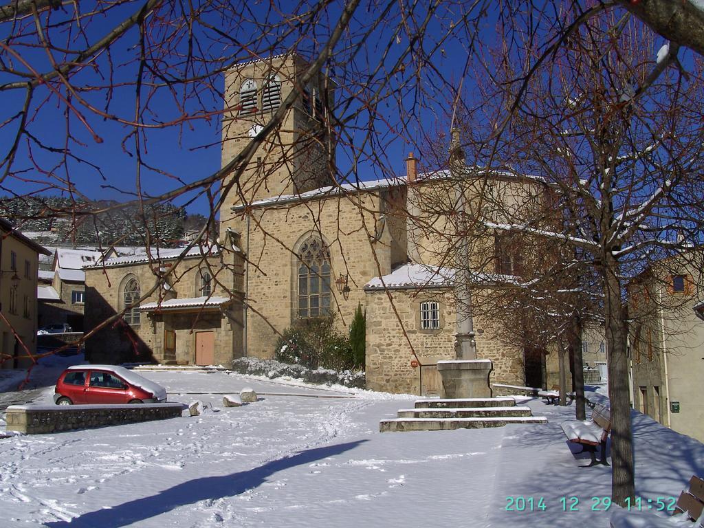 Вилла Cellier De La Fontaine Saint-Georges-en-Couzan Номер фото