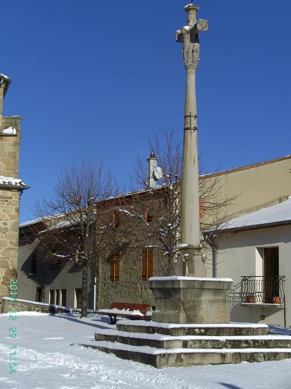 Вилла Cellier De La Fontaine Saint-Georges-en-Couzan Номер фото